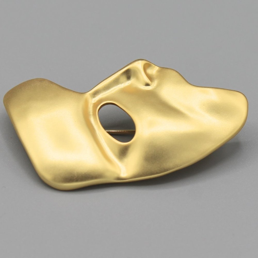 Yellow gold tone half face abstract art pin brooch - Picture 3 of 5
